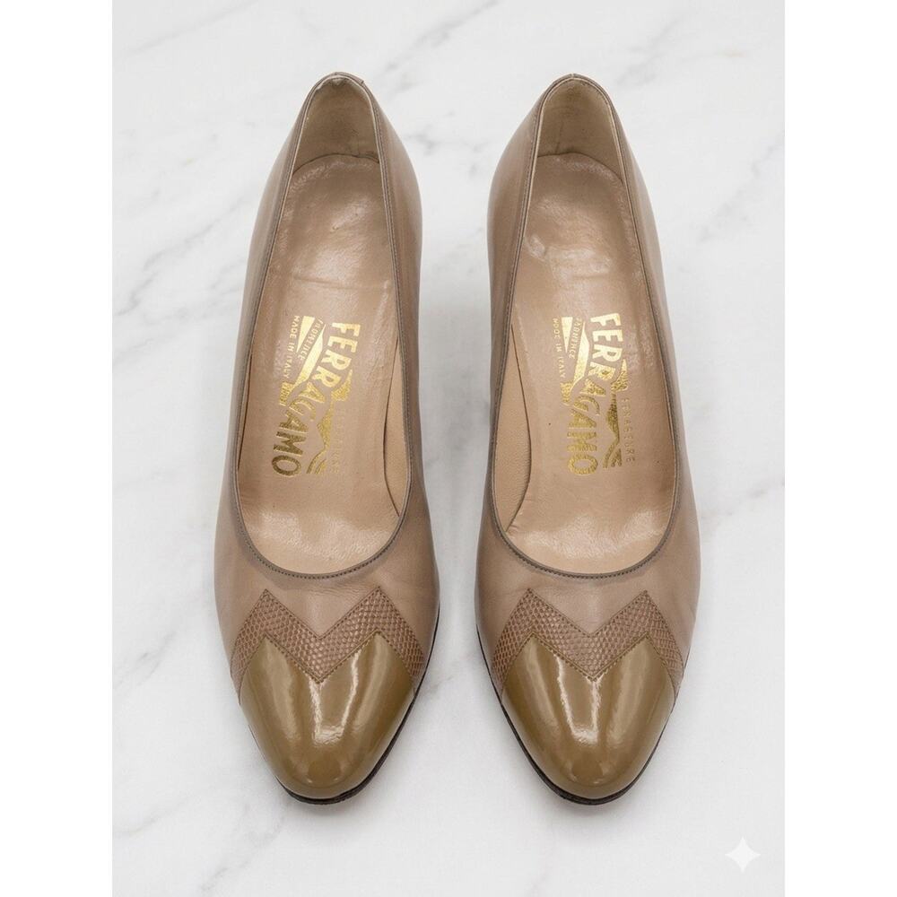 Vintage Salvatore Ferragamo Women's Vara Contrast Stitch New Bisque Hell Pumps